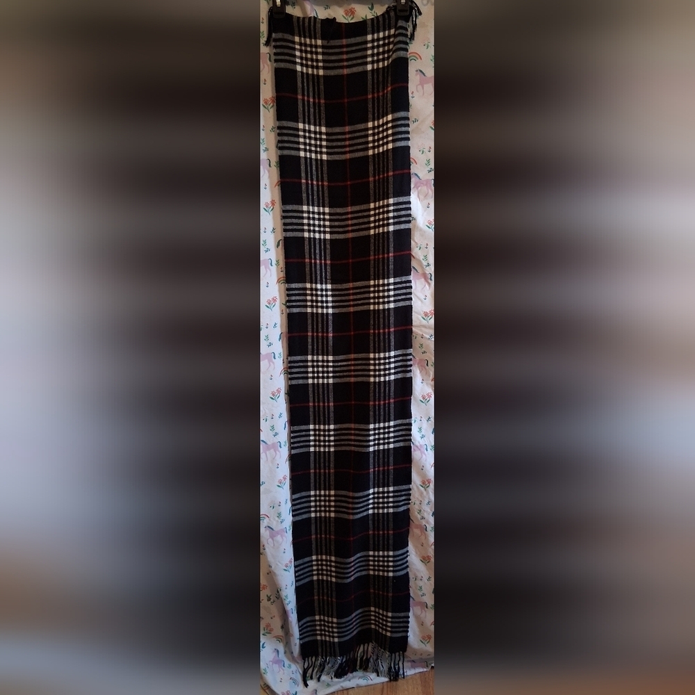 EUC Burberry Scottish Cashmere Black & White Nova Plaid Causal Unisex Scarf Wrap - Picture 5 of 7